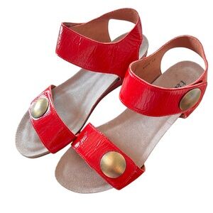 Taos Women’s Red Wedge Sandals Carousel size 9